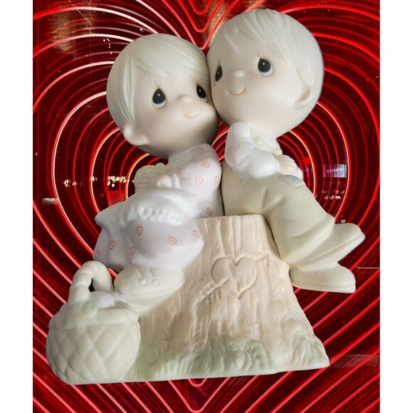 1989 Precious Moments Love One Another Boy & Girl on a Tree Stump Figurine - Picture 1 of 8